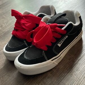 Chukka Push Skate Shoe Black and white Vans size 5.5